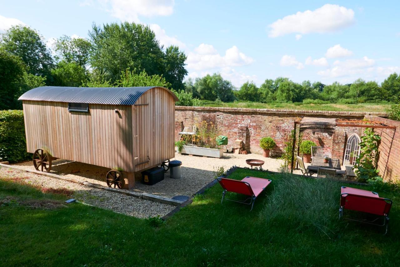 Hut64 Villa Alderbury Bagian luar foto