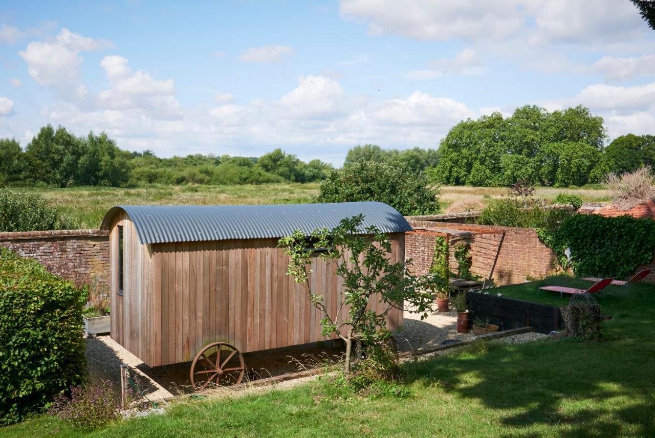 Hut64 Villa Alderbury Bagian luar foto